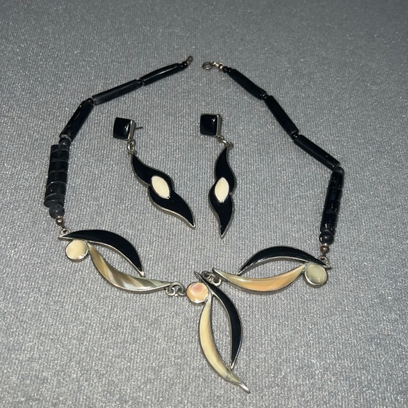 Vintage Jewelry - South American Costume necklace & earrings